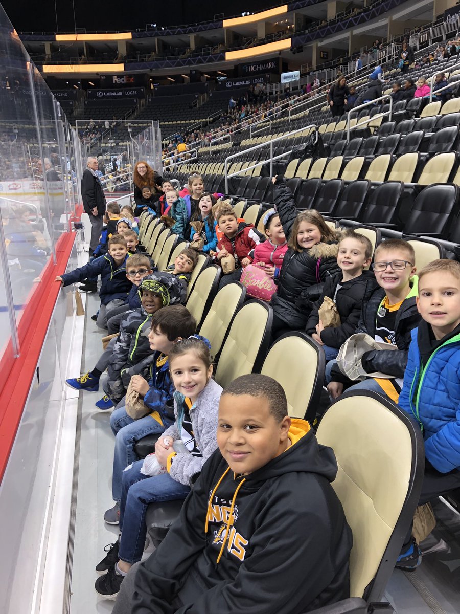 MrsCroftAPC's tweet photo. Such a great morning spent at @PPGPaintsArena with some of our students &amp; @penguins 😊 Thanks for having us, we loved it! @MrSusiAPC @Murray_ASD @DrMillerASD https://t.co/1fGTrQbgFr