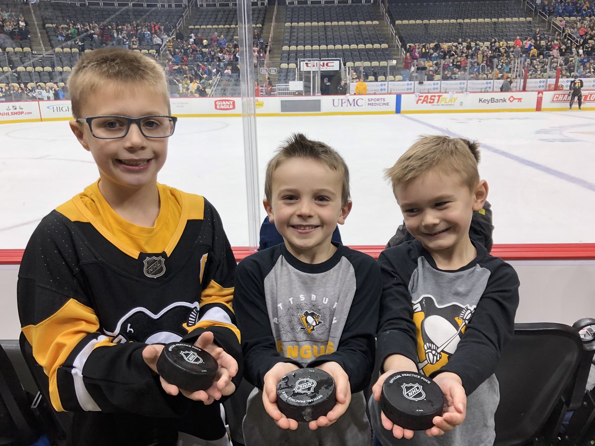MrsCroftAPC's tweet photo. Such a great morning spent at @PPGPaintsArena with some of our students &amp; @penguins 😊 Thanks for having us, we loved it! @MrSusiAPC @Murray_ASD @DrMillerASD https://t.co/1fGTrQbgFr