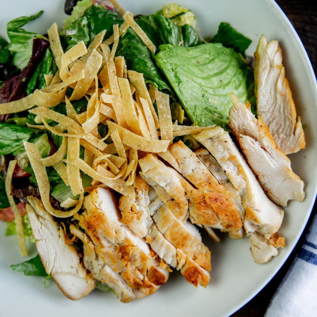 BarneysBurgers's tweet photo. 🥗 Keep it green and lean with our Santa Fe Salad!!! #BarneysBurger https://t.co/sRhFyI91rI