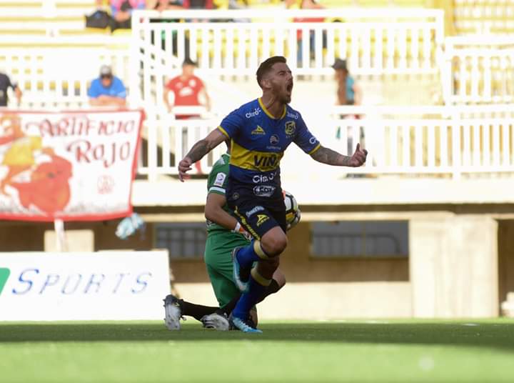 Juan Ezequiel Cuevas con el Everton de Chile