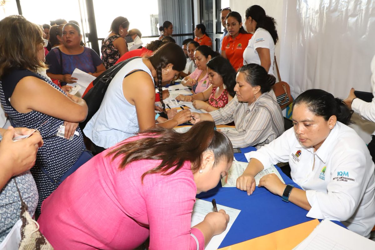 semujeresqroo's tweet photo. #EnPlaya del Carmen se realizó la entrega de los apoyos del Programa de Crédito a la Palabra para Mujeres Emprendedoras que el @GobQuintanaRoo lleva a cabo en coordinación con #IQM @sedeso_qroo @ICATQR_DG #JuntosHacemosMás #Empoderando @Silvia_DamianL https://t.co/MXQWInI6vu