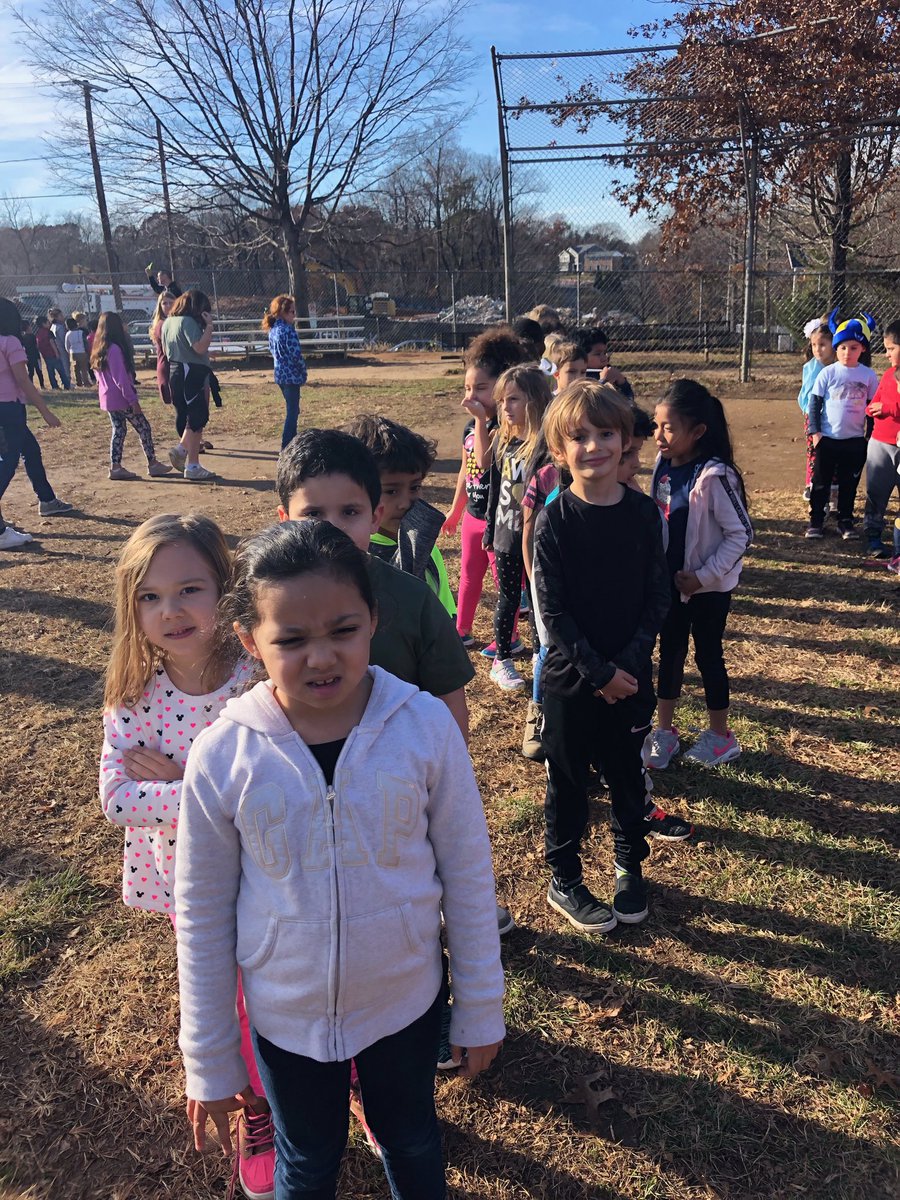 Day 1 of the #ClassroomContest by the <a href="/ArlingtonVaFD/">Arlington Fire & EMS</a>.  Lined up for a fire drill!  <a href="/kwbhensley/">Nancy Hensley</a> #kwbpride #FireSafety