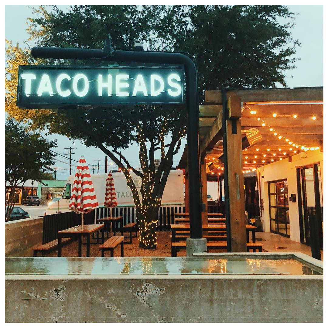 The23Dallas's tweet photo. Nothing beats #tacos outdoors 🌮 Taco Heads Dallas 😋
...
📸dallassites101 https://t.co/lXSxUeJLW5