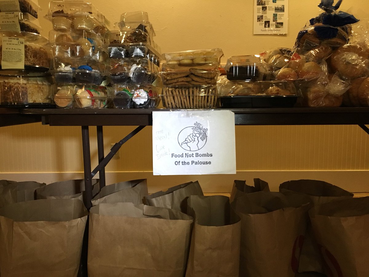MurrowNews8's tweet photo. Looking for a sense of community? How about a hot meal? Food Not Bombs of the Palouse is cooking meals every Sunday night for the community. Dax McCoy will have the full story tonight. https://t.co/WMqoAqLPpU