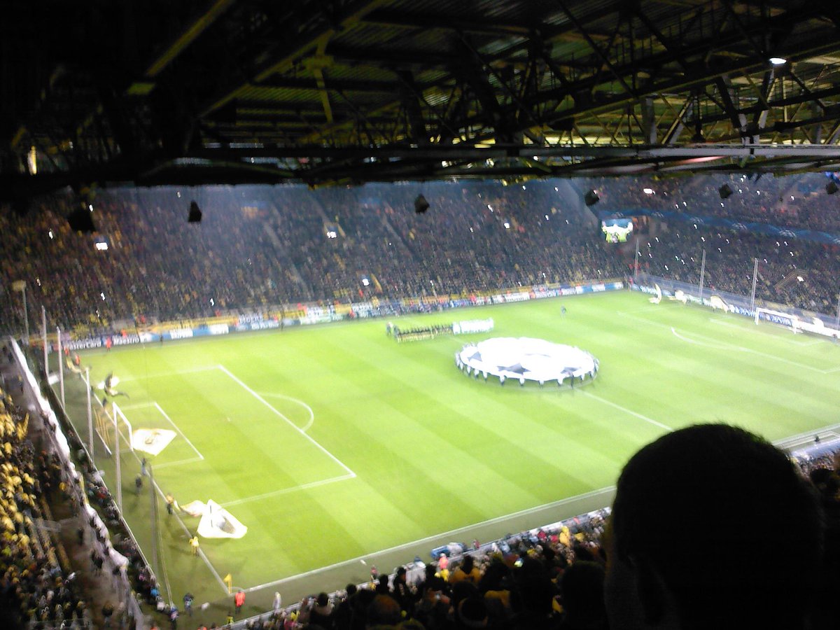 19Micha09's tweet photo. Heute vor 6 Jahren am 4.12.2012 gewann der #BVB mit 1:0 durch @julian_schieber gegen #ManCity und wurde ungeschlagen #UCL "Todesgruppensieger" auf dem Weg nach Wembley #History #DankeKloppo https://t.co/gnyH8Gnr9l