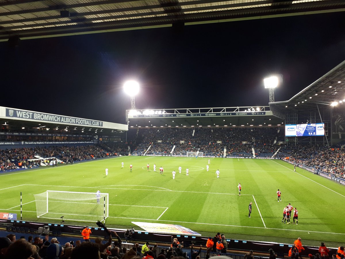 Rasss92's tweet photo. The Hawthorns, under the lights. Scenes when Lewis Macleod steals a point for the Bees 🐝🐝 #BrentfordFC https://t.co/jMxUvadLQp