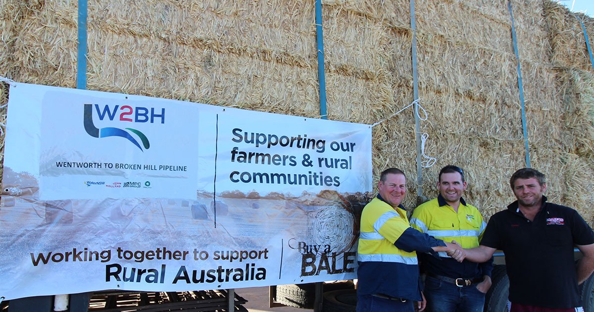 WaterNSW's tweet image. The #W2BH Project has donated a semi-trailer load of hay bales to farmers across the #BrokenHill region, as part of the Buy a Bale campaign. On hand to welcome the bales, were W2BH crew members who went on to deliver the hay to our local farmers. Great work team! @buyabale