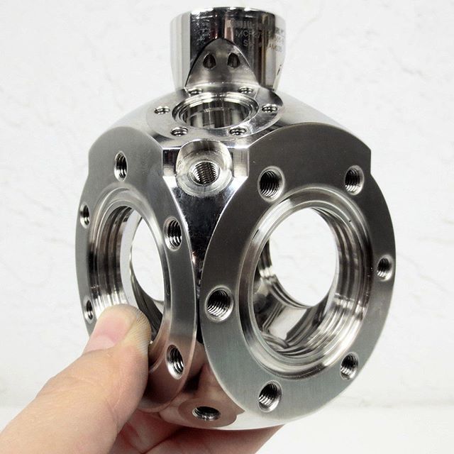 JeanASarrazin's tweet photo. Industrial designers are artists too. ⁣
⁣
This beauty is used in cold physics research, esoteric physics experiments and as electron optical equipment. It's called a UHV spherical square vacuum chamber and it's made out of thick stainless steel. This… https://t.co/yIgOZzcyw7 https://t.co/0Fgmh67sob