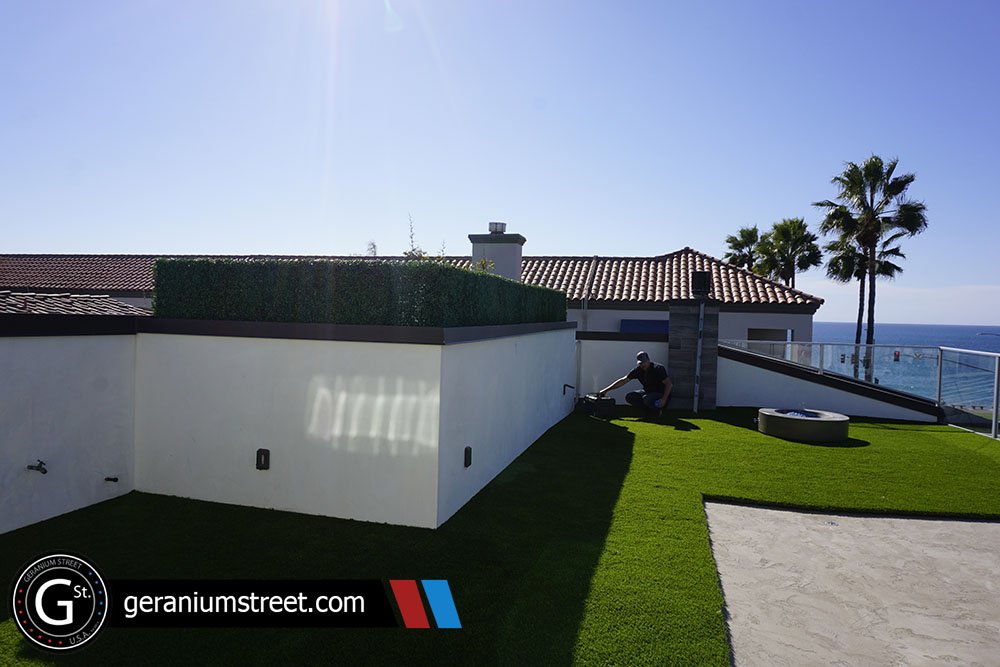 GeraniumStreet's tweet image. #Installation: We recently added boxwood panels to this rooftop in Carlsbad, CA, to hide bulky and unsightly A.C. units. 
#Install #CreatePrivacy #Privacy #Greenery #DesignThinking