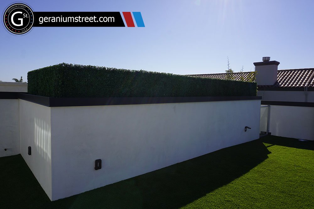 GeraniumStreet's tweet image. #Installation: We recently added boxwood panels to this rooftop in Carlsbad, CA, to hide bulky and unsightly A.C. units. 
#Install #CreatePrivacy #Privacy #Greenery #DesignThinking