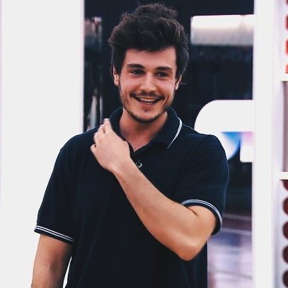 SrtoBravo_'s tweet photo. #OTDirecto4DIC

Mg si miki es tu favorito y quieres entrar en un grupo de twiter https://t.co/rsYsBBmL6a