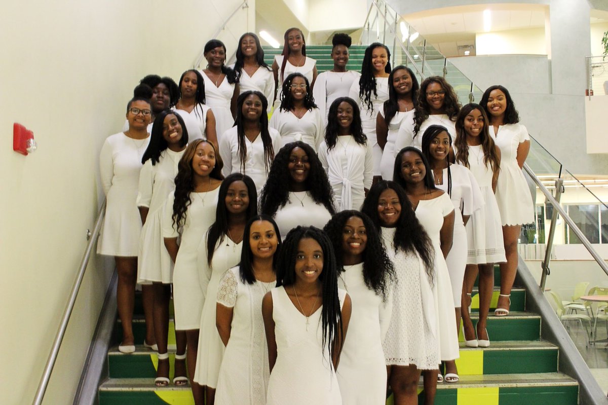 ArtAvilaParo's tweet image. Founders day ain’t over til I say so🖤💛 Celebrating 26 years for scholarship, service, and SISTUH-hood. I look forward to many many years of being a part of this illustrious organization

#SISTUHS #iZoom #SISTUHSWEWILLBE