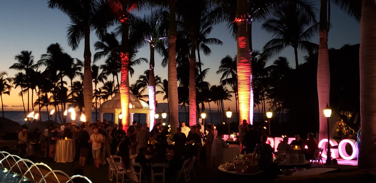 donnymac's tweet photo. @Qualcomm #SnapdragonSummit kicking off in style! #5GFORREAL https://t.co/QRwNC4zRFe