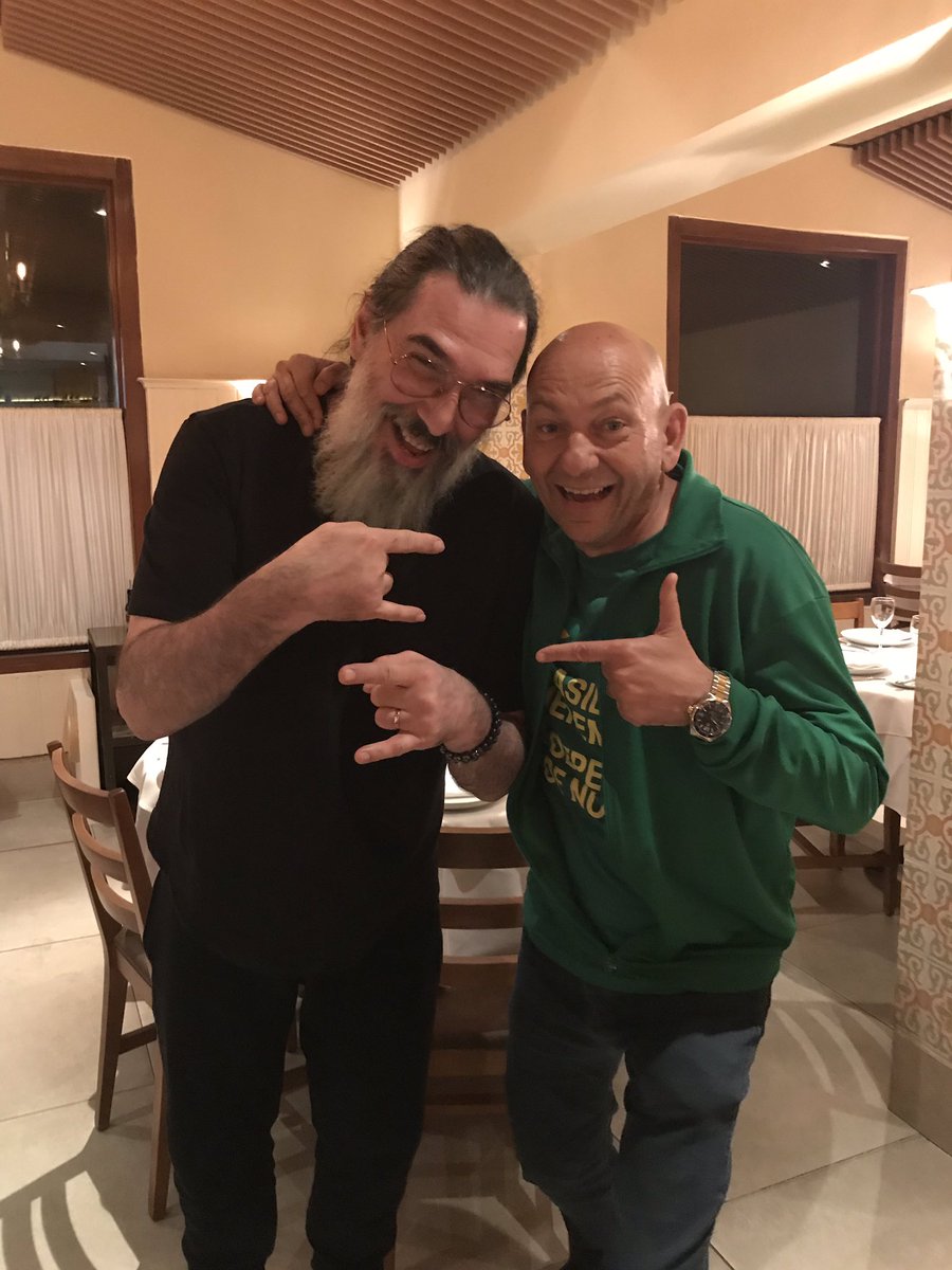 Q6ploda's tweet photo. Luciano Hangout @luciano_hang @lobaoeletrico @DaniloGentili @otaviomesquita @pgmraulgil @raulgiljr @SBTonline https://t.co/neEQsVgTeR