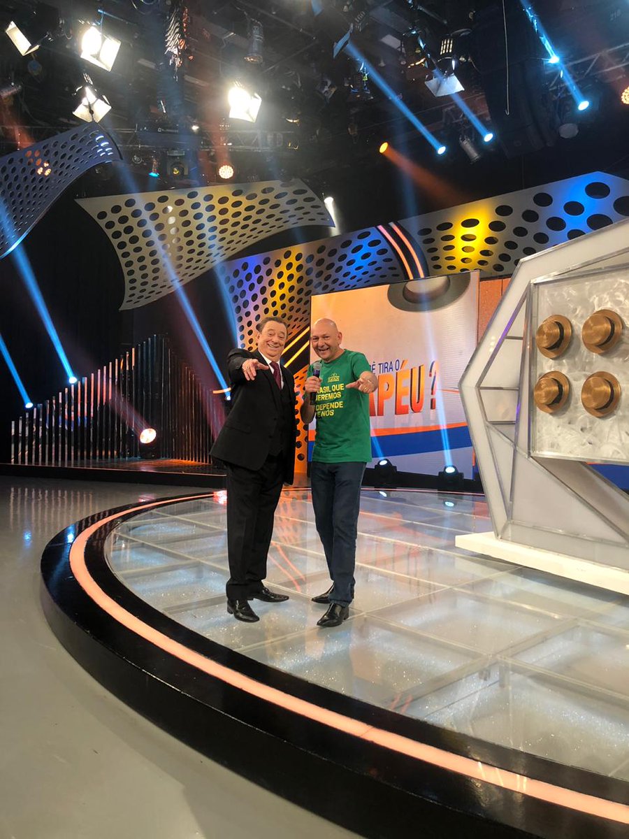 Q6ploda's tweet photo. Luciano Hangout @luciano_hang @lobaoeletrico @DaniloGentili @otaviomesquita @pgmraulgil @raulgiljr @SBTonline https://t.co/neEQsVgTeR