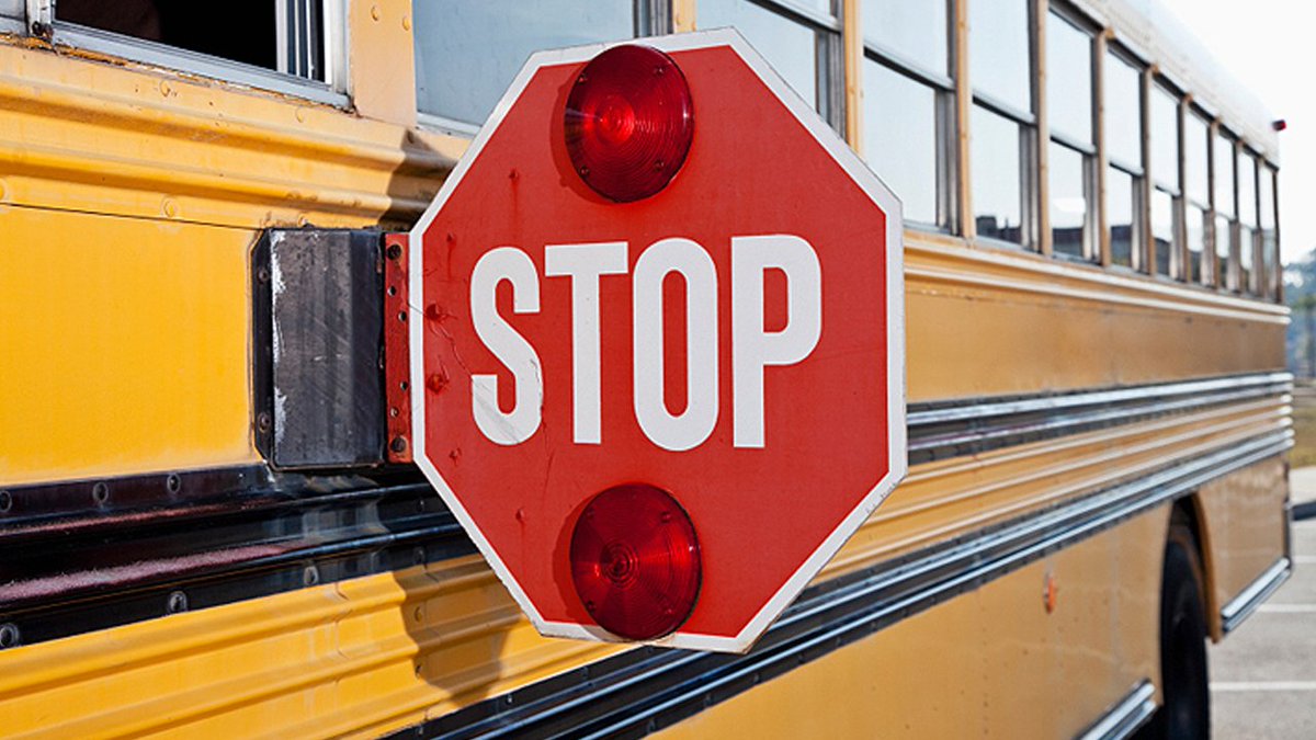 Drivers who illegally pass a school bus will now lose their licence for 3 months in Canada bit.ly/2zESQtI?utm_so… https://t.co/pGvapdlJx4