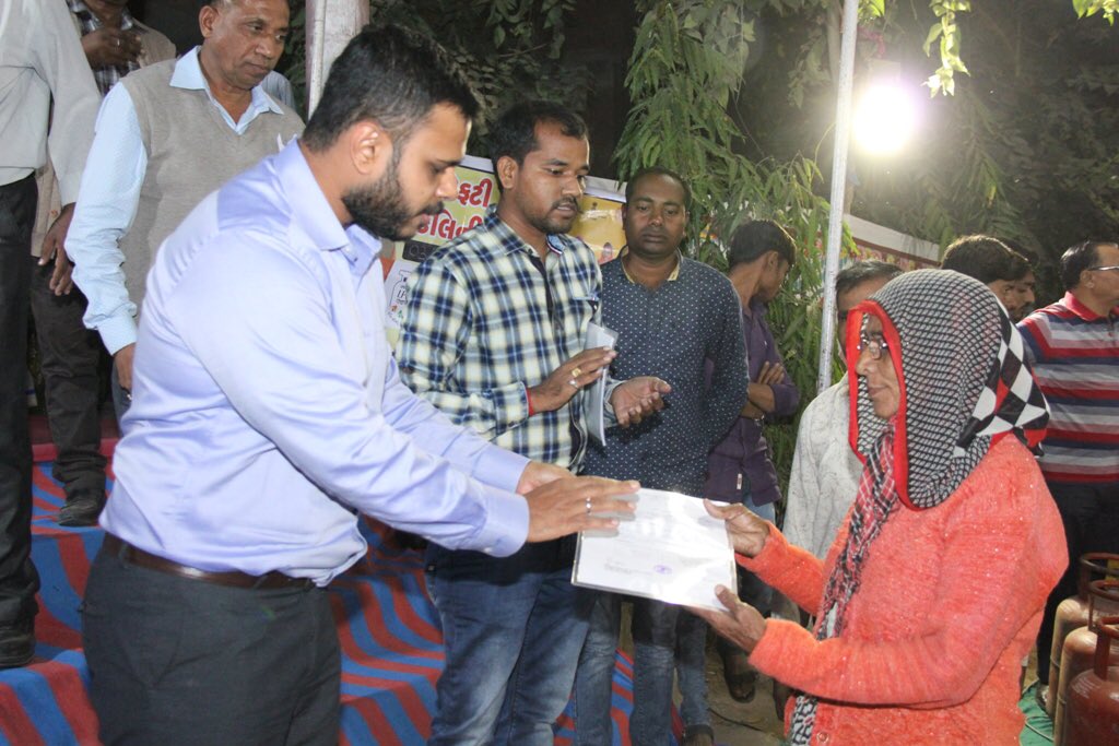 #GujaratVillageNightVisits Collector’s #રાત્રીસભા along with the entire District Administration Officers organised at the well known mining village ટીંબા of Godhra . Discussed multifarious issues and distributed various schematic benefits. <a href="/pkumarias/">Pankaj Kumar</a> <a href="/revenuegujarat/">Revenue Dep. Gujarat</a>