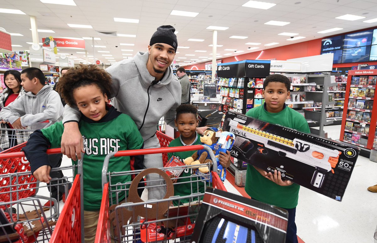 celtics's tweet photo. .@jaytatum0 and @T_Rozzay3 joined our friends from @BCYFcenters as they got some Christmas shopping done courtesy of @ComcastNewEng 🛍
@xfinity | #NBACares https://t.co/kDuC4uZ5Jy