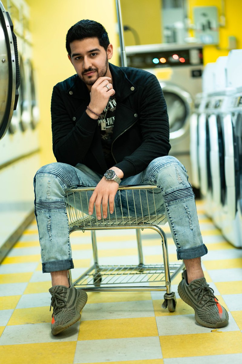 "The only way to do great work is to love what you do. If you haven't found it yet, keep looking. Don't settle" ~ Steve Jobs

Find what you love because thats the only way to achieve big. 

#ameerawan #entrepreneur #stevejobs #motivation #motivationalquote #socialmedia