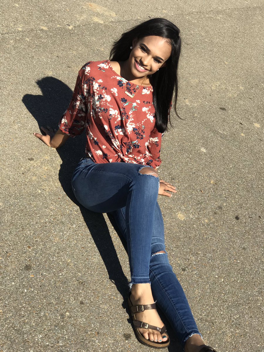 Mariahbell17's tweet photo. Baby girl 😘 https://t.co/FvKKwdddZG