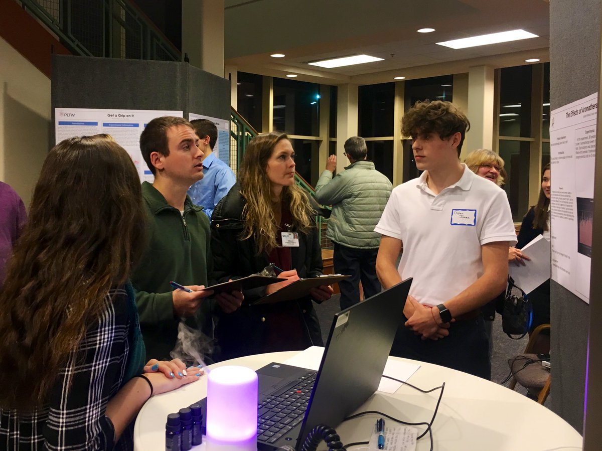 FlanBioWCHS's tweet photo. Full house tonight in the PAC for Senior BI Presentations. @PLTWorg #STEM #PLTW #BiomedicalInnovations #HumanPhysiology @rlovescience https://t.co/JoDMiFmCIC