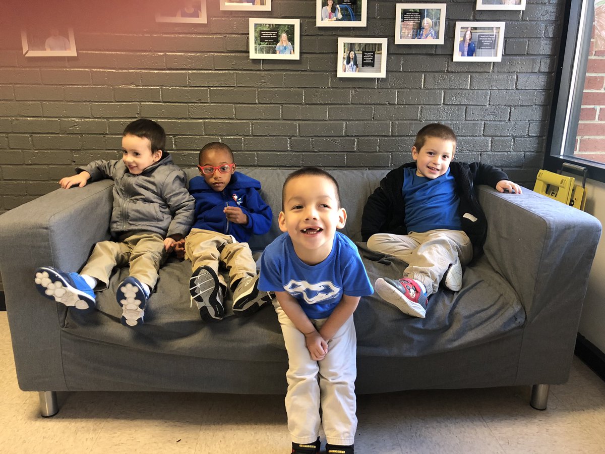 MichelleVega_1's tweet photo. Preschoolers out and about. @cooperrockets @JCPS_PreK @JCPS_NC #cuddlecouch #cuddlechair https://t.co/2pM2a2uYi2
