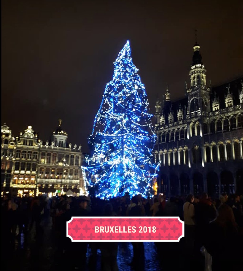 FWLuciolli's tweet photo. #Natale2018 Qual'è il problema di @virginiaraggi con il Natale? #Spezzacchio https://t.co/5jAzFQaXa2