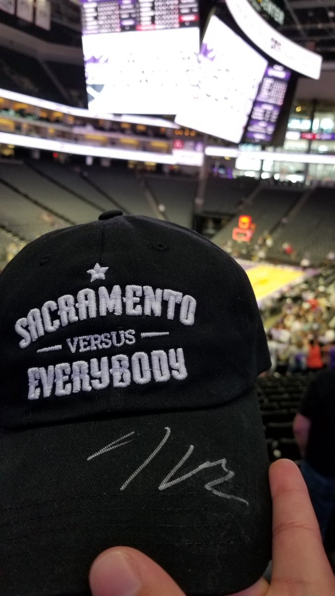 ihsung3's tweet photo. @MariSteeze @CarmichaelDave @CaliSteeze_ I love your gear. Saw it when Giles repped it and he signed it at the CA classic! https://t.co/UwXu1uAgJ4