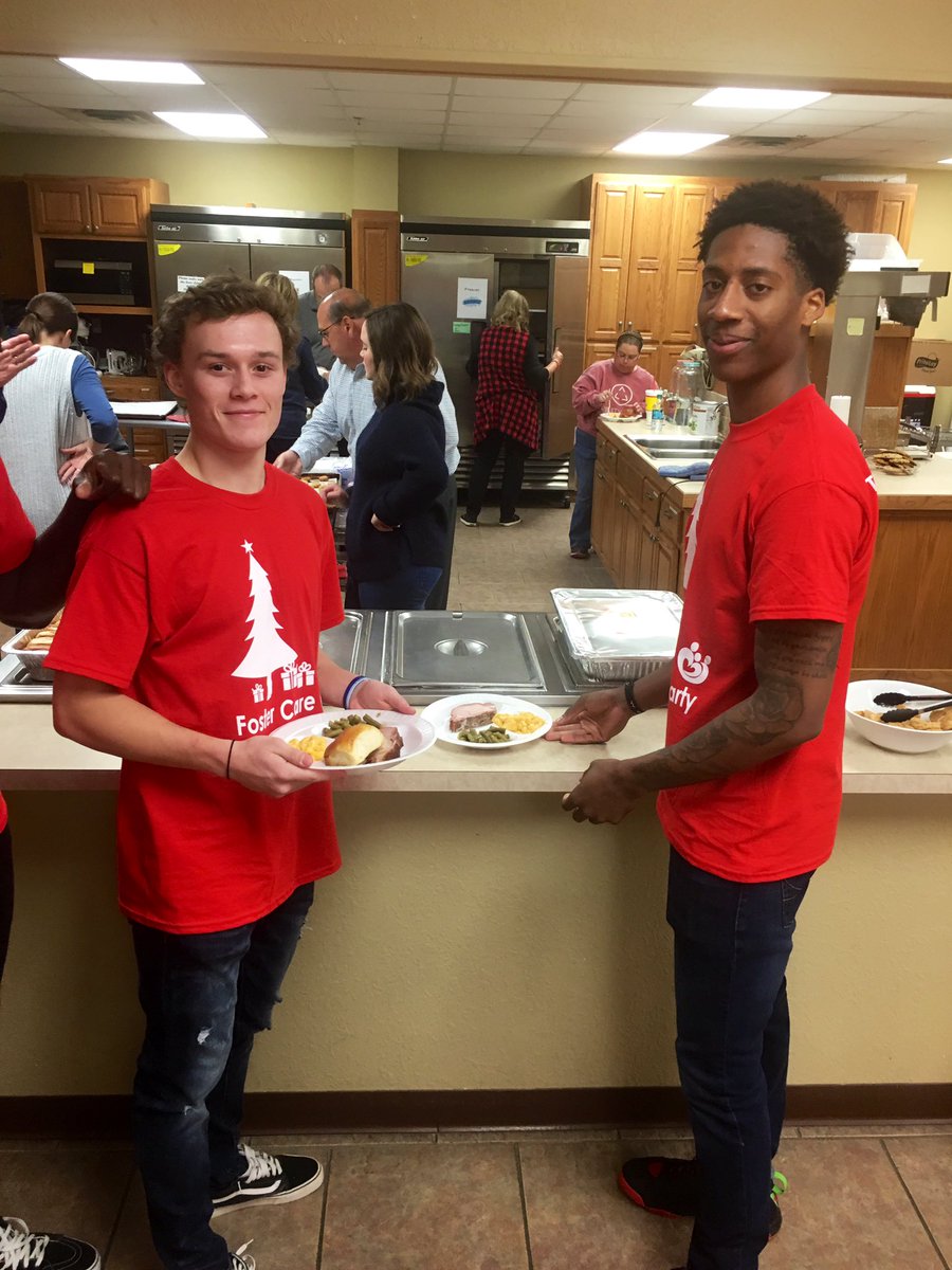 ECUTigersMBB's tweet photo. Tomorrow we play, but tonight we served! The team waited tables and loved on kids at the @TBCada Foster Family Christmas Dinner! #HearOurRoar #DevelopU https://t.co/lYRTKDOg28