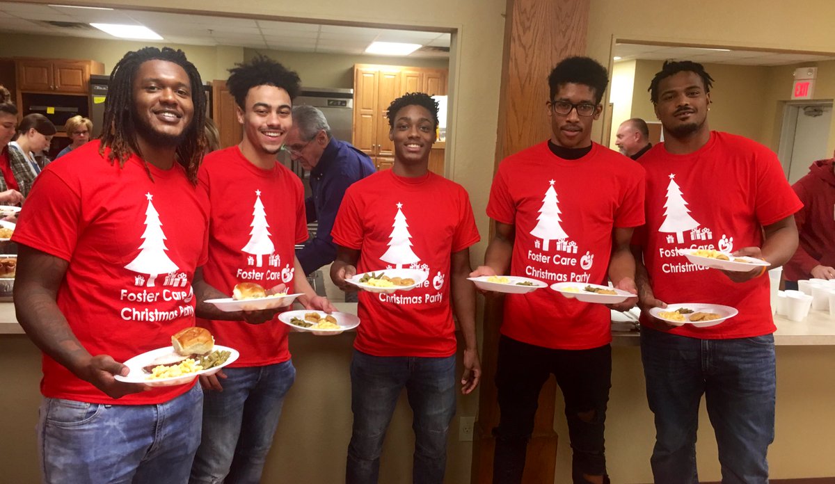 ECUTigersMBB's tweet photo. Tomorrow we play, but tonight we served! The team waited tables and loved on kids at the @TBCada Foster Family Christmas Dinner! #HearOurRoar #DevelopU https://t.co/lYRTKDOg28
