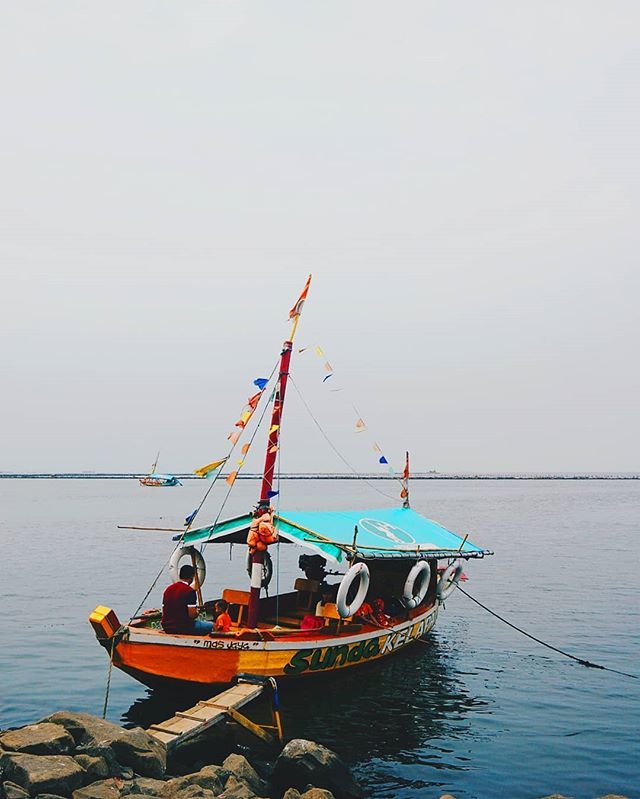 Selamat pagi.

#jakarta #indonesia #view #wisata #pariwisata #asia #asian #malaysian #malaysia #boat #boatlife #sea #beach #ocean #water #color #bot #sky #view #panorama #travel #traveller #traveling #travelblogger #travelphotography #explore #roamthepla… ift.tt/2RxjdJ3