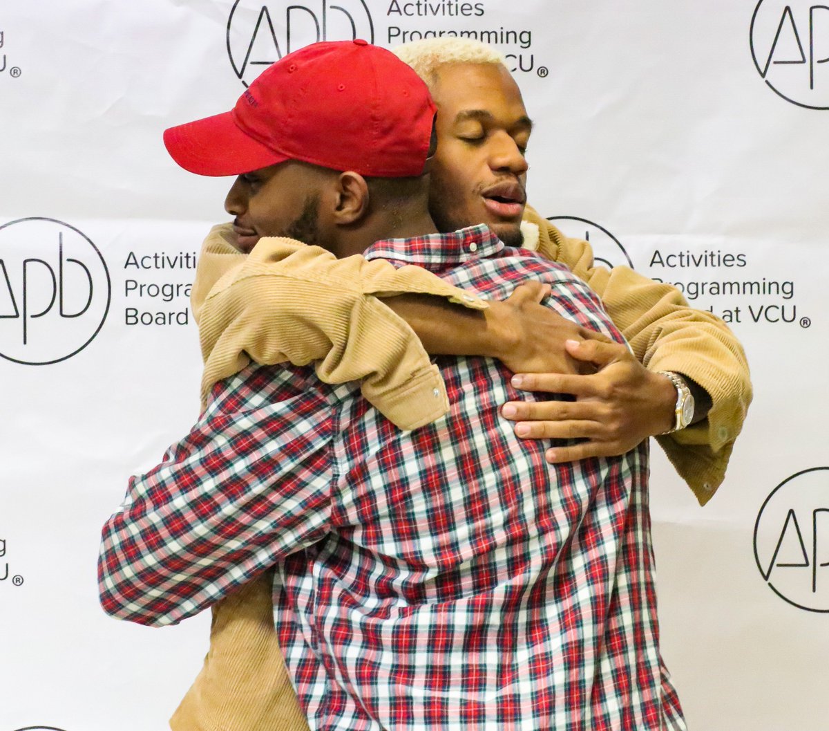 DemetriusHarmon's tweet photo. at every meet and greet the only mandatory thing is we have to hug https://t.co/OpwMvBto8V