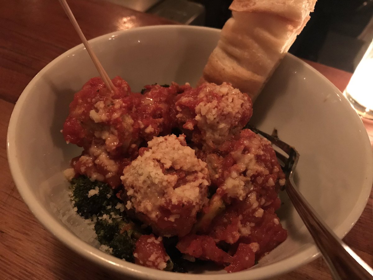 JakkritTomTom's tweet photo. มาร้าน Meatball ชื่อร้าน Meatball shop ครับ อาหารรสชาติดี บรรยากาศร้านดี แต่ขออนุญาตเกลียดแฮชแท็กร้านครับ 555+ #ShowUsYourBalls #underballs @MEATBALLERS #TomXUSA https://t.co/om9KmiuwGE