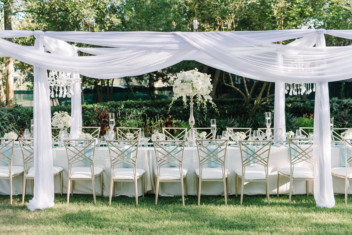 Classic simplicity,  perfectly executed!!✨ ✨ ✨ 

Photography I <a href="/aaronandjillian/">Aaron and Jillian</a> 
Venue I @govthomasbennetthouse