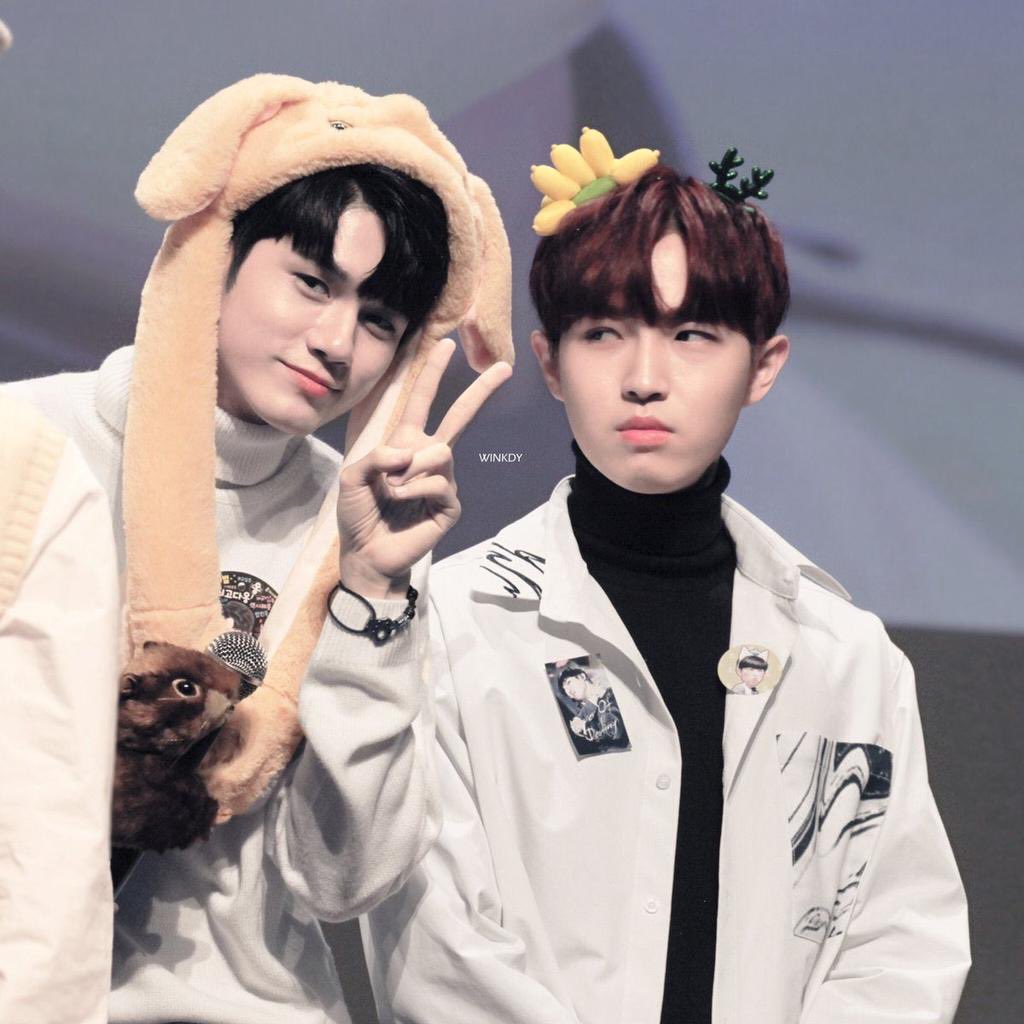 ACHiYJHYOU's tweet photo. แจนลืมไปแล้วหรอหนูเคยซบไหล่พี่เค้านะ 😂 https://t.co/rbrkHzxc1v