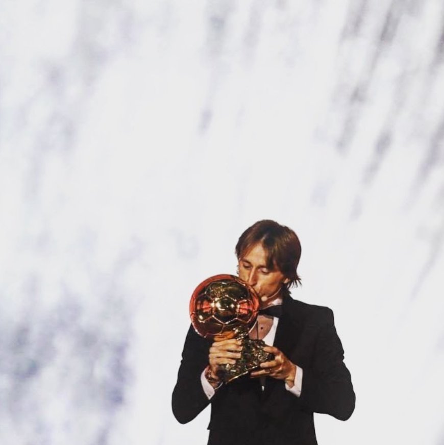 KBenzeMX's tweet photo. Yo celebro que este hombre gane el balón de oro 🏆 
No es de ninguna manera el mejor futbolista del mundo, esos son Cristiano y Messi. Pero @lukamodric10 representa los valores que me gustan en un futbolista.  #ballondor #MegaBalónDeOro #BalonDeOro https://t.co/Oahag0jOvQ