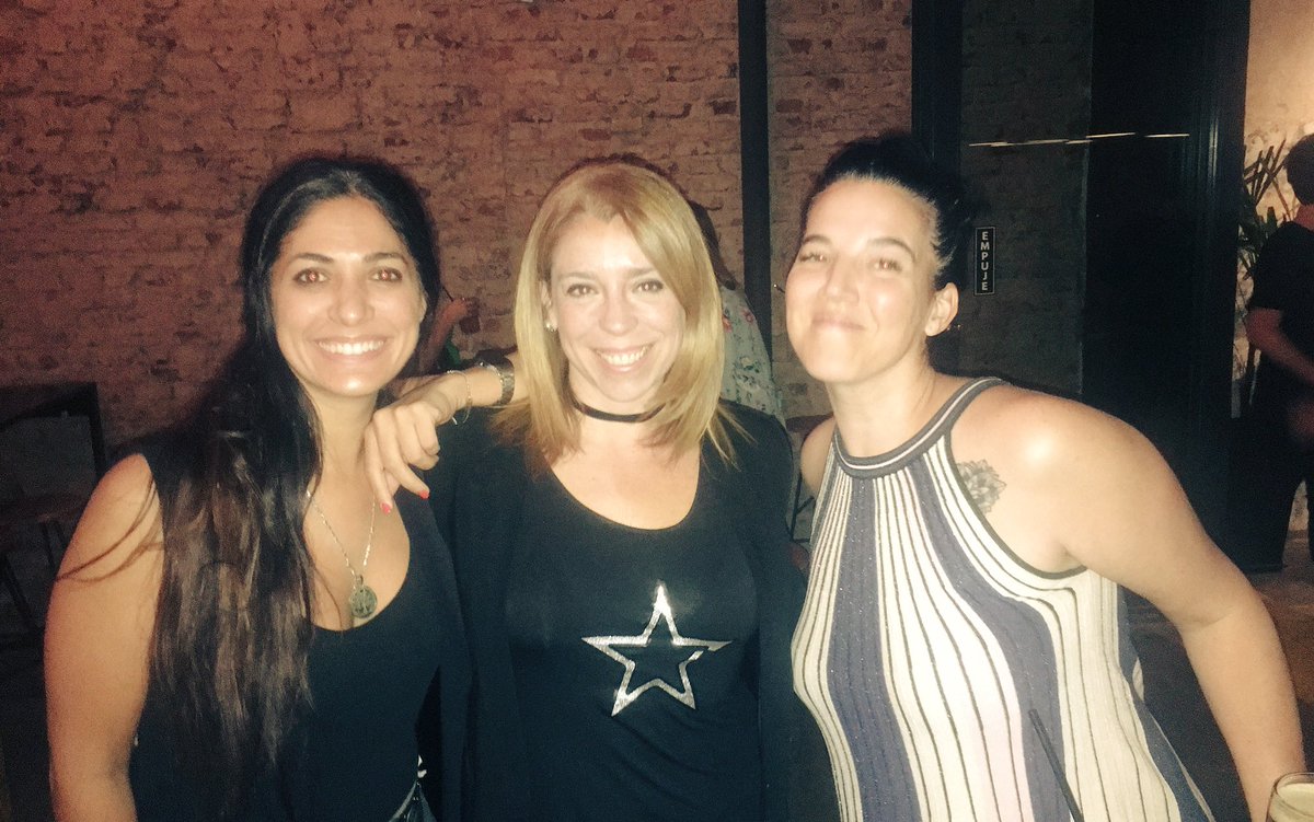 FlorAlkorta's tweet photo. Las chicas de #MicroStandUp de diciembre.
@connieballarini @soyverolorca @NatiCarulias 
¿En donde? @MicroteatroBA https://t.co/7Vx1MJDIPB