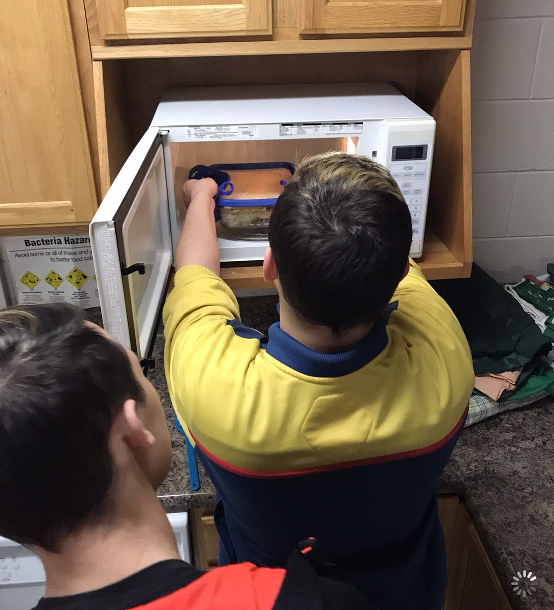 MistyWard78's tweet photo. Eagle Enrichment kids are learning to make healthy meals in the microwave. We are averaging 110 kids every day in #ExtendedDayLearning! Kids are receiving academic support and exploring #EagleEnrichment activities. #KidsDeserveIt #21stCCLC #Eagle4Life #JCEaglePride @JC_Schools https://t.co/3WtsNIcQ1U