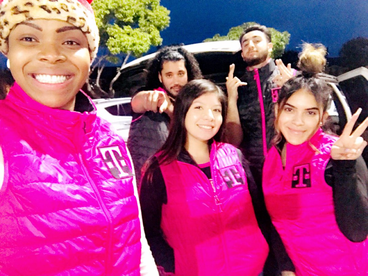 BallMarley15's tweet photo. It’s always been my dream to have a positive influence on Leaders! This team has helped me in ways that they can’t even imagine❤️ Looking forward to our December 🔥🎁 #WannaWearMyVest #SJD #BESTTEAMALIVE https://t.co/9E5wJFQzjT