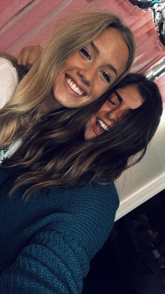 ashhhmariex3's tweet photo. thankful for these gals. Xoxo ily https://t.co/c6fIn9SRTT