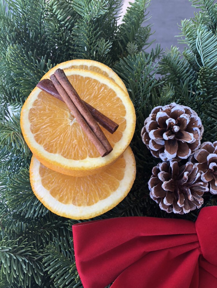 MECCAustin's tweet photo. The December monthly treatment is orange spice 🍊 The spicy sweet scent of our in-house crafted sugar scrub under the massaging Vichy shower jets will help you unwind.
The 50 minute Mecca massage uses orange spice coconut oil &amp; after, enjoy a spiked Italian cocktail #massage #atx https://t.co/Usq7d1Zcc0