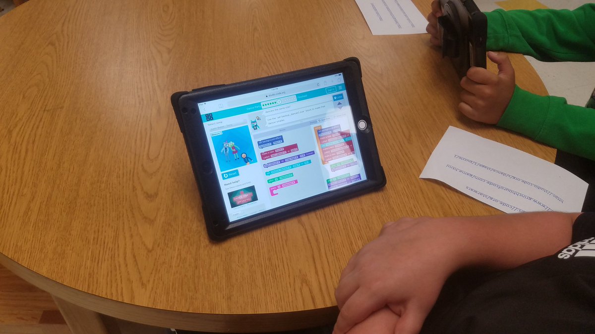 Price_ES's tweet image. Price students practice The Hour of Coding in Enrichment Class with our Librarian, Mrs. Ybarra.@SSAISD #MySouthSanMyChoice #codingrocks!