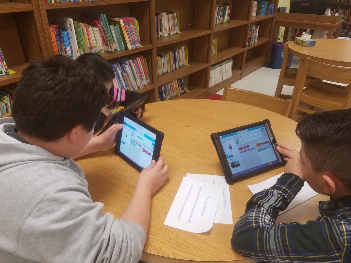 Price_ES's tweet image. Price students practice The Hour of Coding in Enrichment Class with our Librarian, Mrs. Ybarra.@SSAISD #MySouthSanMyChoice #codingrocks!