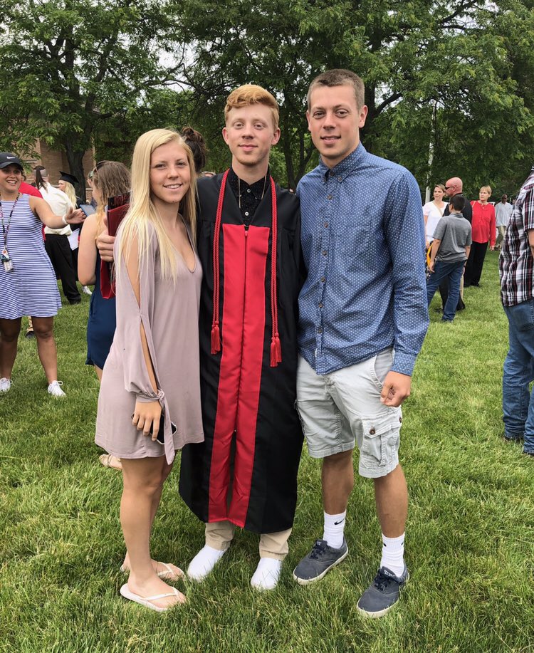 kate_face23's tweet photo. Happy 20th to one of the best bros out there! Hope you had a great day, love you❤️ @camface23 https://t.co/EL3D2VFvZk