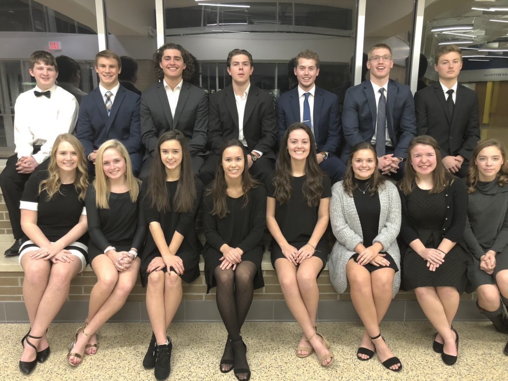 FHStudentC's tweet image. Tonight, student council members helped with serving at the Veterans Dinner. We always have a great time helping with this awesome event!