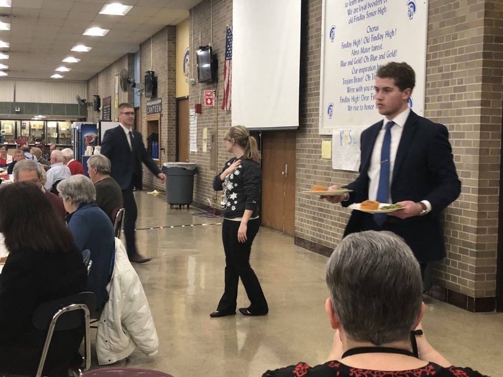 FHStudentC's tweet image. Tonight, student council members helped with serving at the Veterans Dinner. We always have a great time helping with this awesome event!