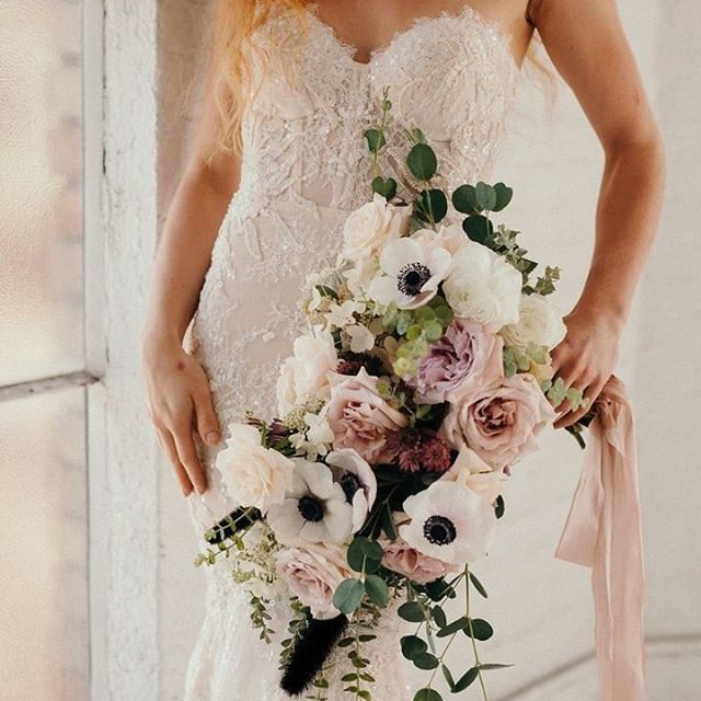 SayIDoInNYC's tweet photo. Did you see this from Bride's magazine? The most popular wedding flowers - is yours on the list? https://t.co/AM4MShQKNE https://t.co/iSEm5ypHK6 https://t.co/8UvixTg227