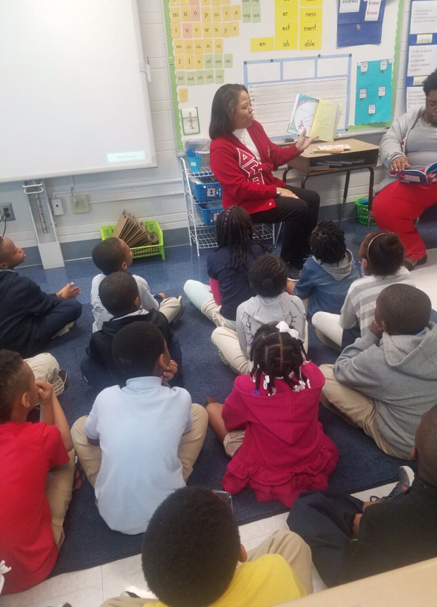 SLADST1913's tweet photo. “Rekindling Your Love for Learning and Literacy”- The Dive into Books with Delta Committee reads to students at Townsend Elementary School. 📚 #DiveIntoBooks #SLADST https://t.co/l2MWrJbFmo