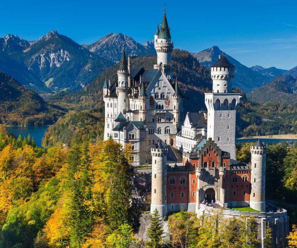 luxurytravel's tweet photo. The world's most beautiful castles - A Luxury Travel Blog https://t.co/6fBkllfoFa https://t.co/ofdd5CkuoX