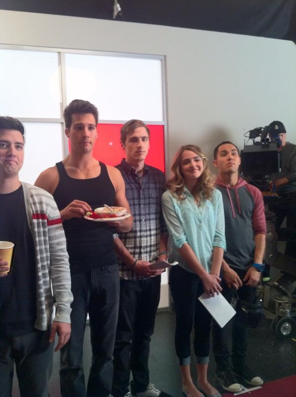 rusher_3198's tweet photo. #9YearsOfBigTimeRush tener en la nube fotos de los chicos, de #bigtimerush y tengo gigas de videos y fotos en mi compu, pegadas en cuadernos, guardar solo la revistas donde aparecen ellos, posters pegados y guardados... no es obsesión, es amor por mi banda favorita #rusher https://t.co/488nQcOX1J